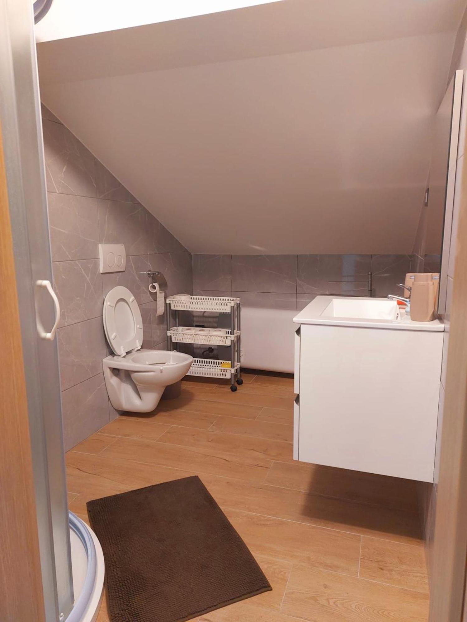נובי ווינודולסקי Apartmani Ivana Novi חדר תמונה